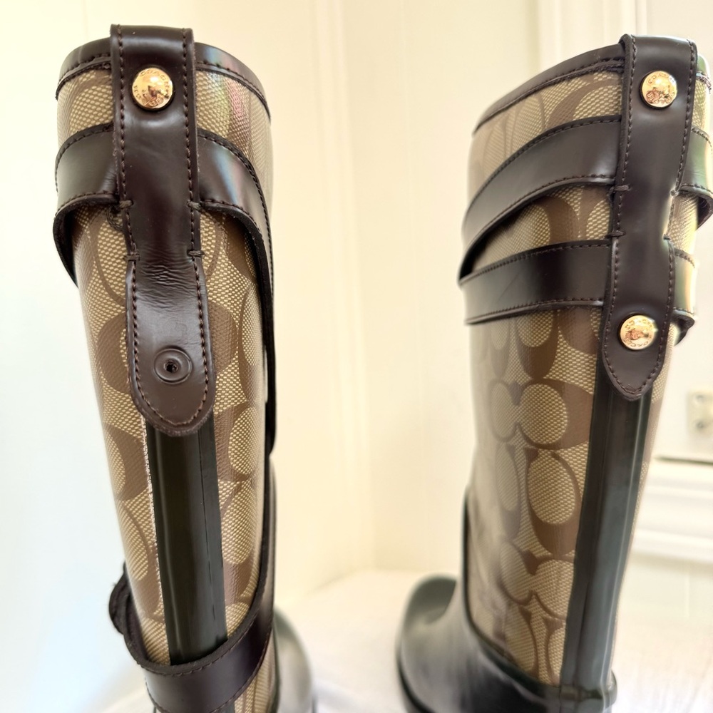 Coach Trisha II Turnlock Signature Rain Boots Chestnut Khaki Coach Women’s Flaws - Picture 11 of 13